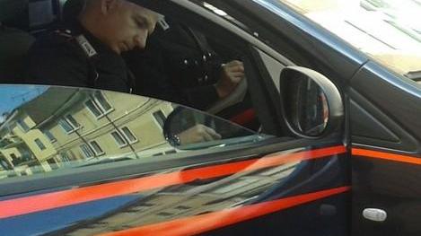 Dopo il litigio lo colpisce con una mazza da baseball