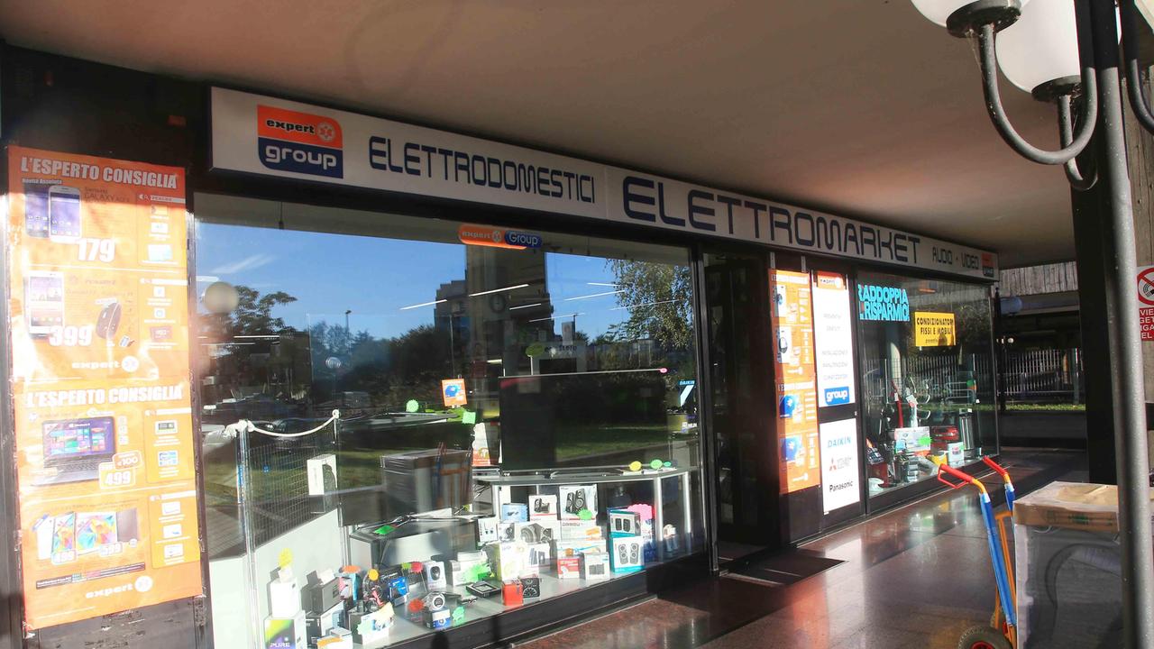 Spaccata all'Elettromarket di via Che Guevara