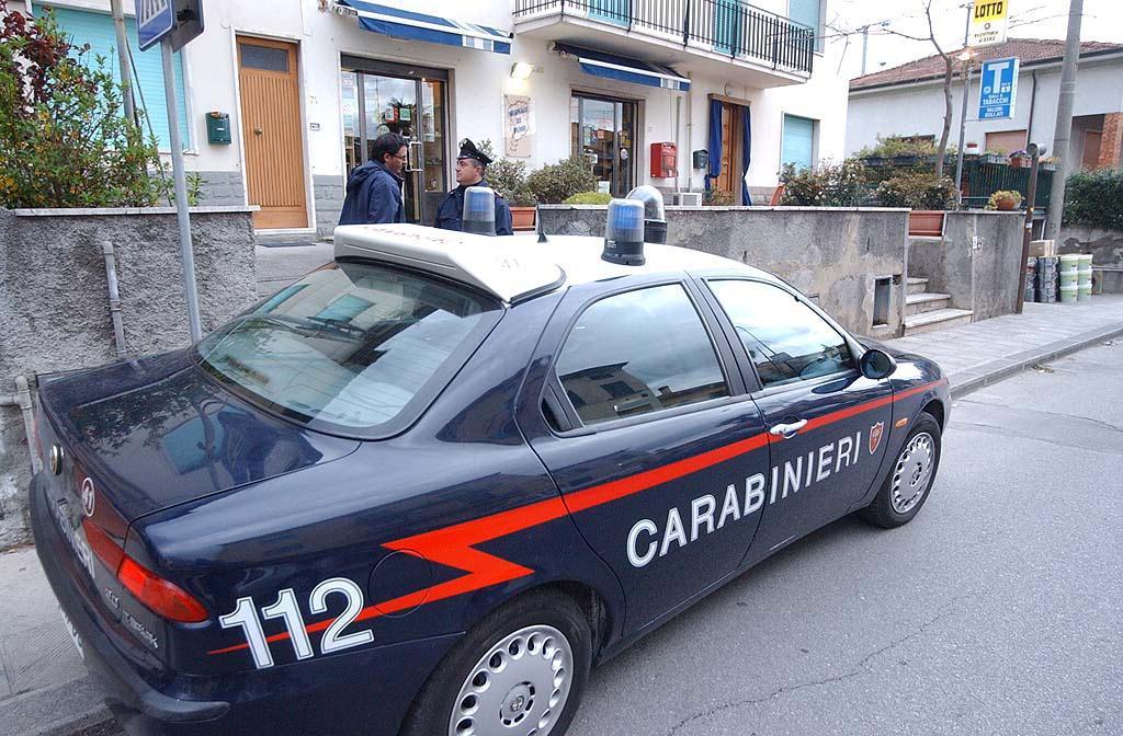 Una pattiglia dei carabinieri a Montale