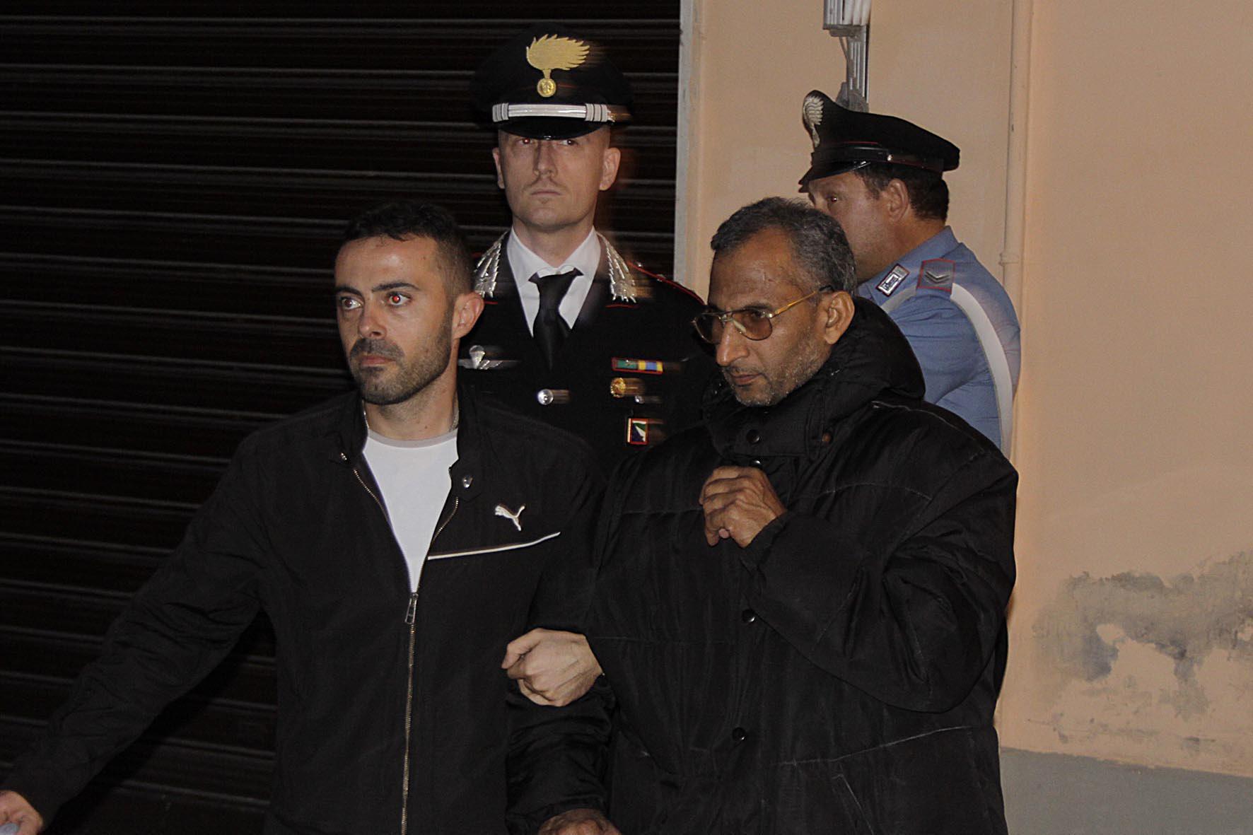 Il momento dell'arresto del marito di Shanhaz Begum