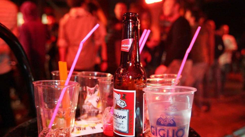 Ai ragazzini piace l’alcol: «Fenomeno in aumento anche a Carpi»