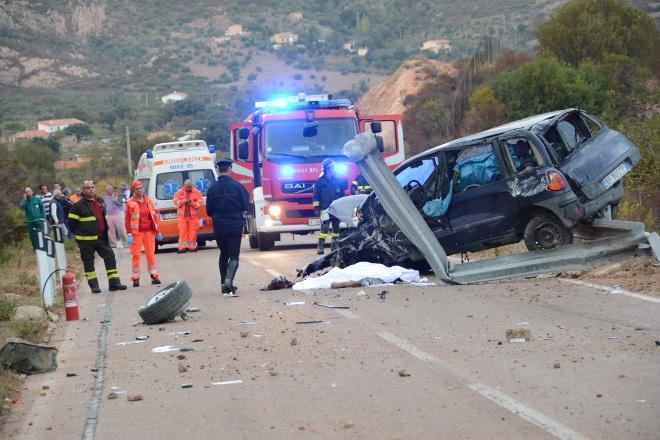 Perde il controllo dell’auto, muore infilzato nel guard rail 