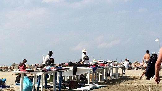 La guerra agli abusivi nel commercio