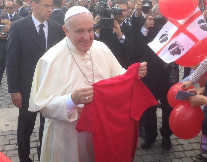 S. Pietro invasa dalle t-shirt rosse 