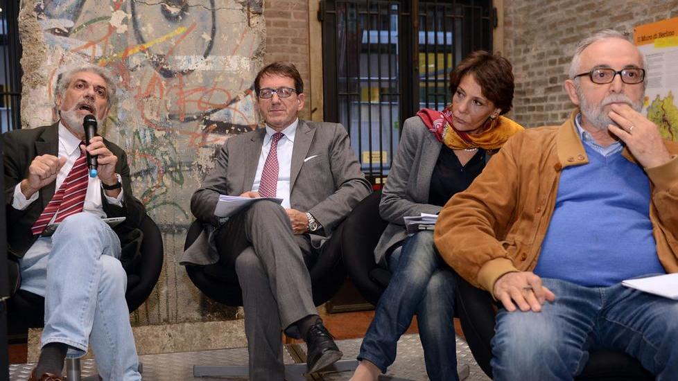 «Tecnici corrotti per avere più soldi»