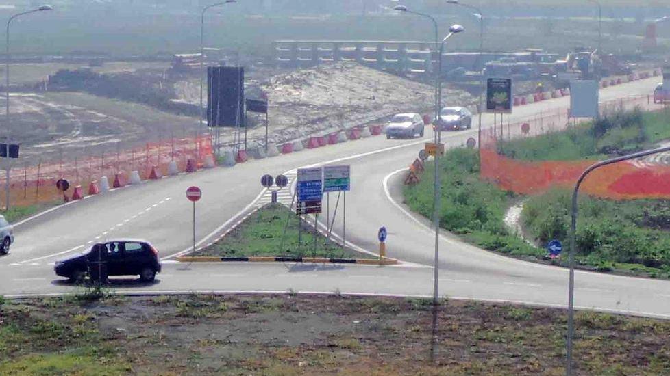 Chiude un pezzo di via Ferraresi