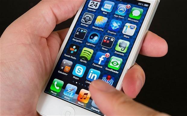 Paga 550 euro per 4 smarthphone, ma nel borsello trova dei succhi di frutta