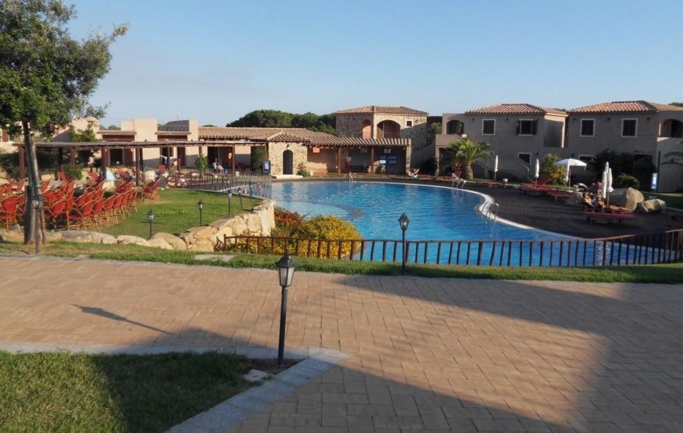 L’hotel S’Incantu pagato tutto in contanti 
