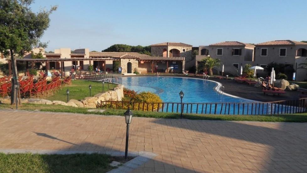 L’hotel S’Incantu pagato tutto in contanti