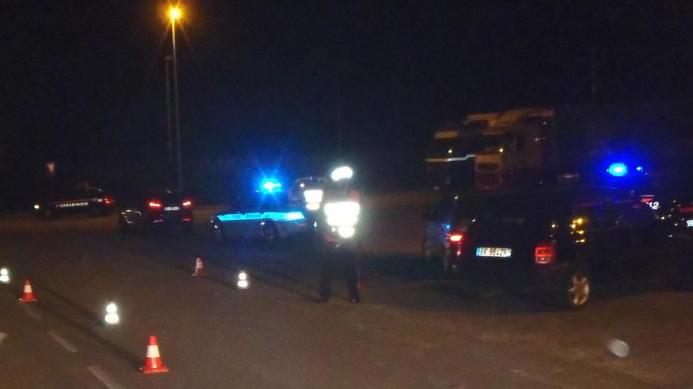 Controlli dei carabinieri in parchi e locali