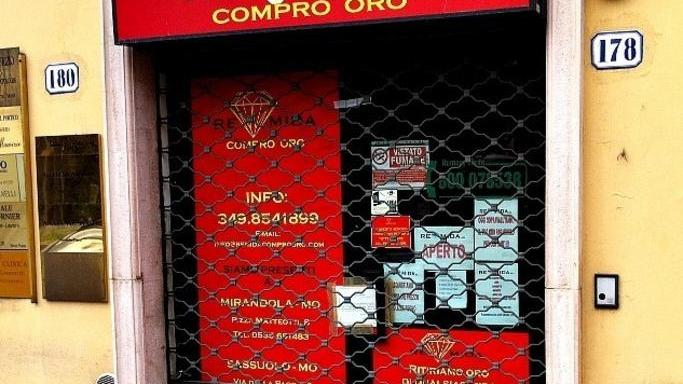 “Re Mida”: tre gestori di negozi davanti al gup