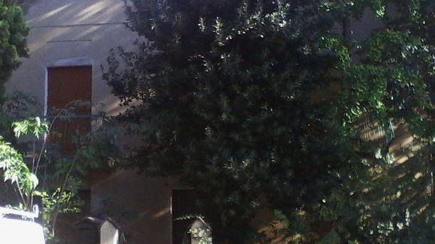 Escono di casa la mattina e i ladri svaligiano la casa