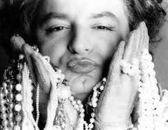 La prima nazionale di Ferrini che torna signora Coriandoli