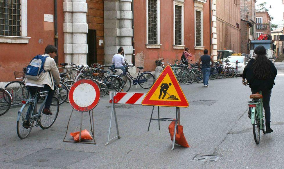 Lavori e divieti in via Scienze
