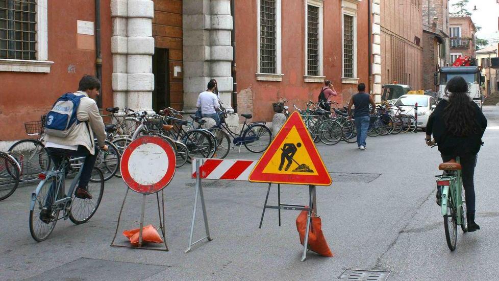Lavori e divieti in via Scienze
