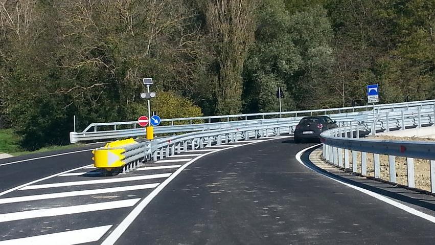 I motociclisti con Bini «Guard-rail pericolosi»