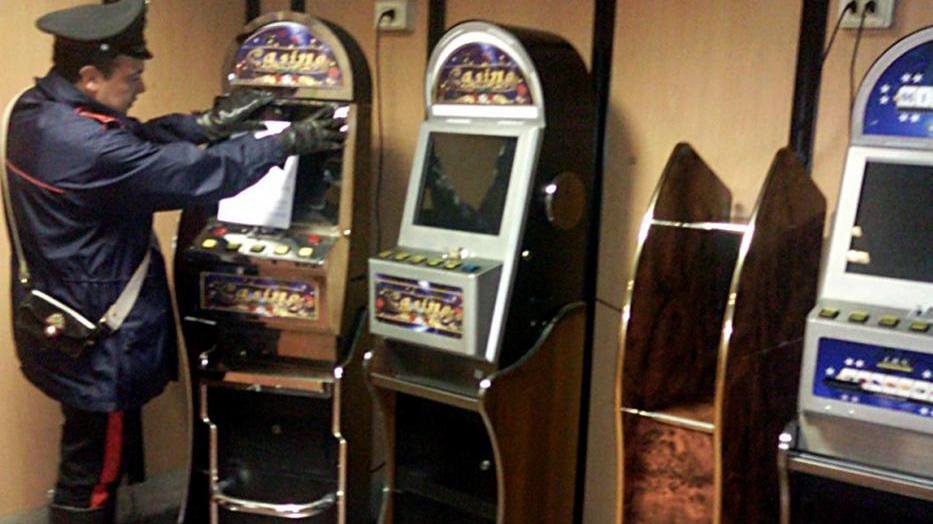 Furto nella sala giochi i ladri svuotano le slot