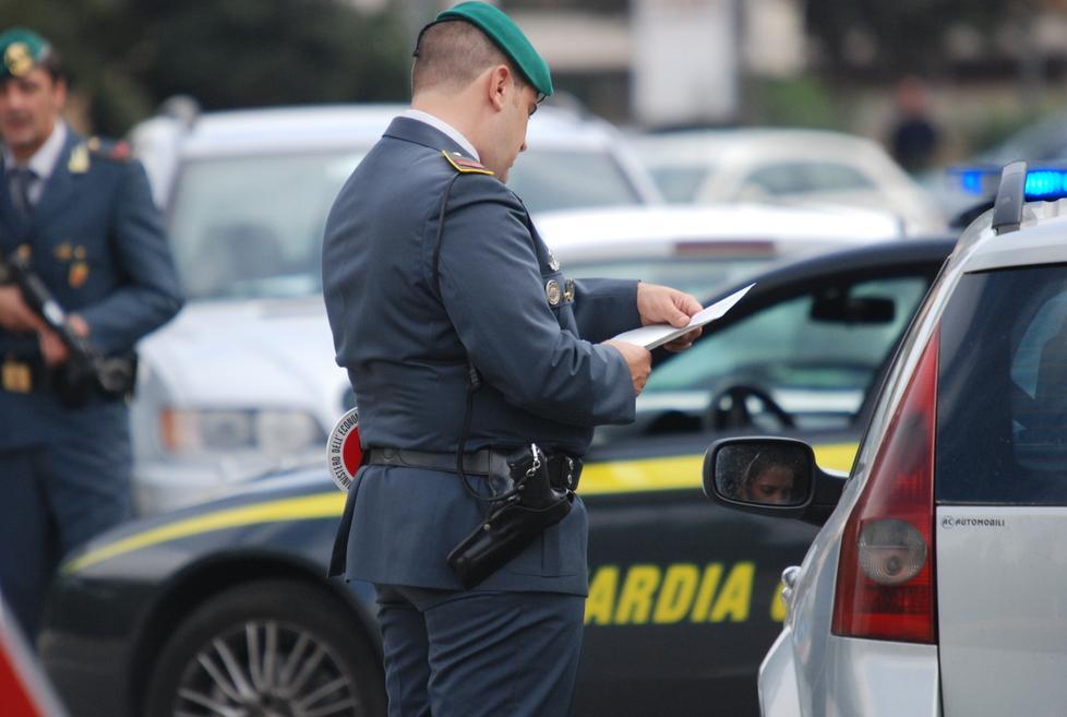 Coca, hascisc ed ecstasy in tasca, arrestato per spaccio 