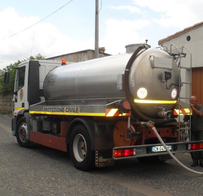 Acqua, autobotti in piazza oggi e domani