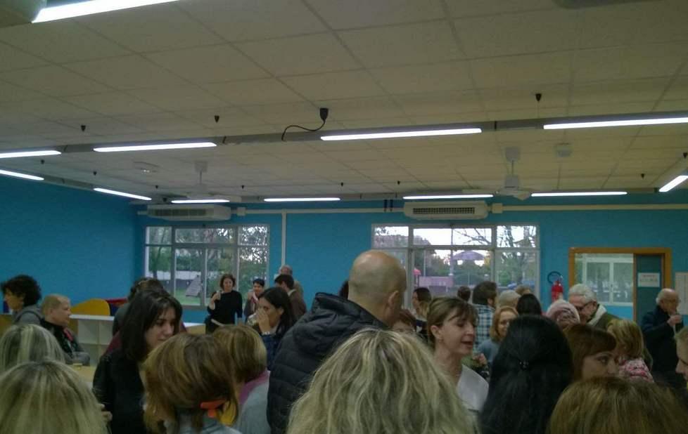 Riaperto l’asilo e il paese fa festa assieme ai bimbi 