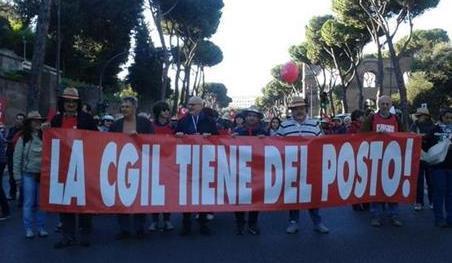 Nell’oceano della piazza il coro di 1.200 ferraresi 