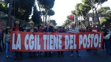 Nell’oceano della piazza il coro di 1.200 ferraresi