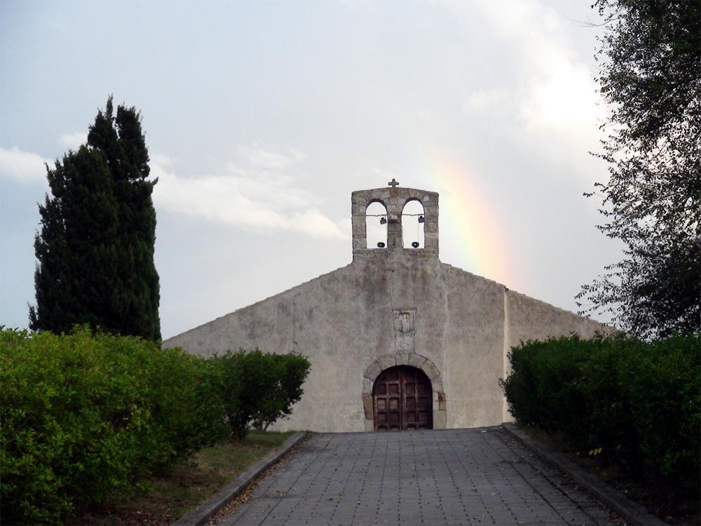 La crociata di don Luca contro le minigonne tra veti e anatemi 
