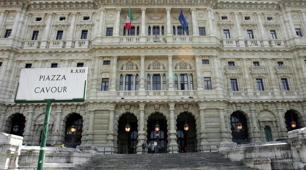 «Contro chi violentò mia figlia e i giudici» 