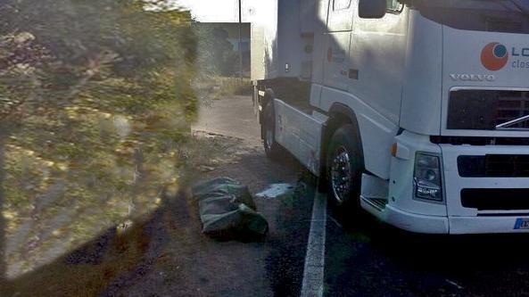 Ciclista muore schiacciato da un Tir in manovra 