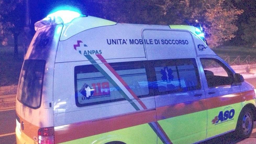 Ha un infarto mentre guida, grave un motociclista tedesco