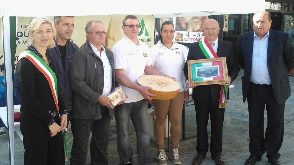 Consegnato il “Città di Casina” alla latteria Querciola