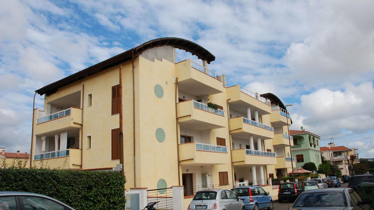 Una delle palazzine riconducibili al boss della Magliana sequestrate a Olbia