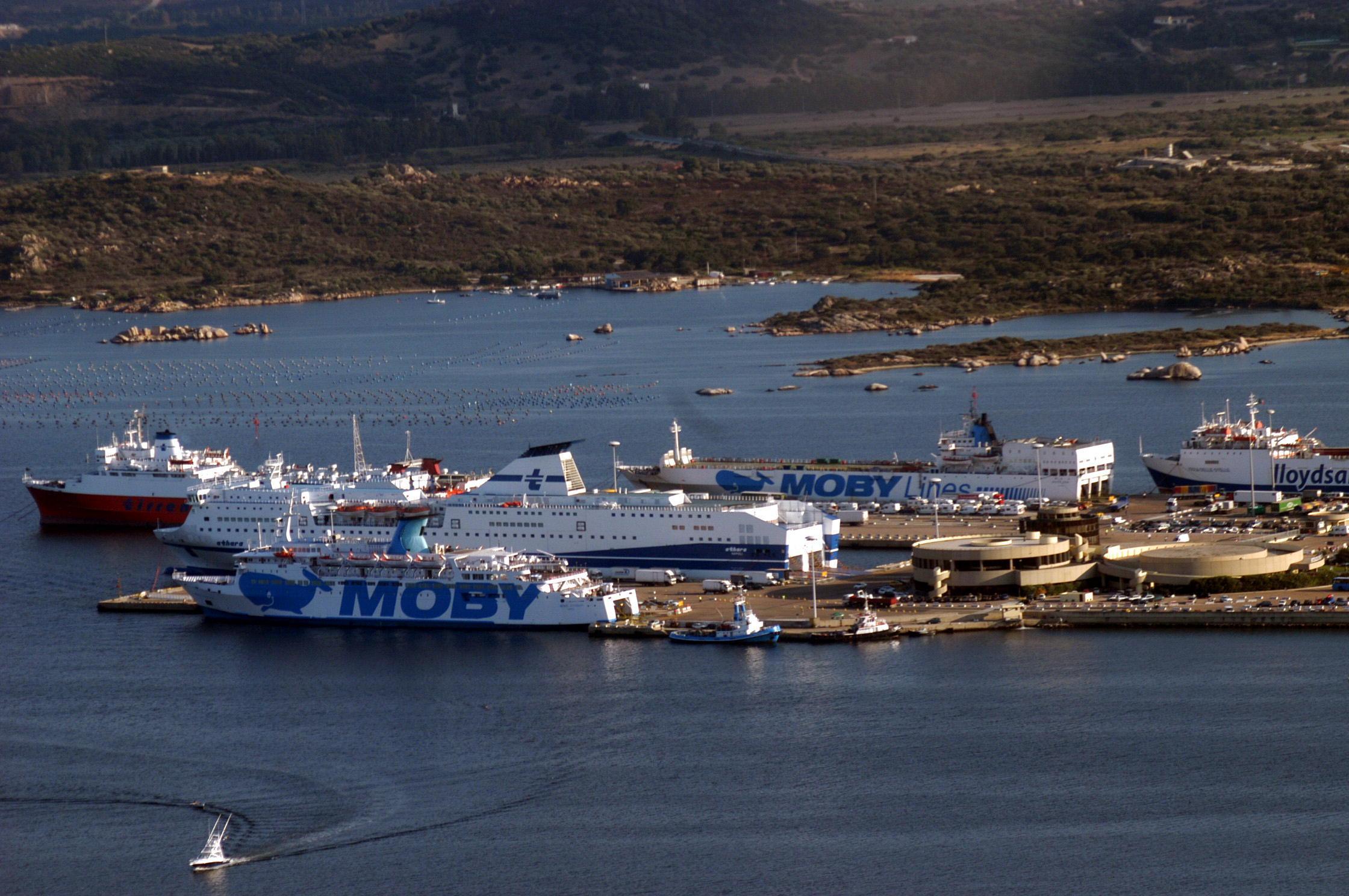 Una veduta aerea del porto di Olbia