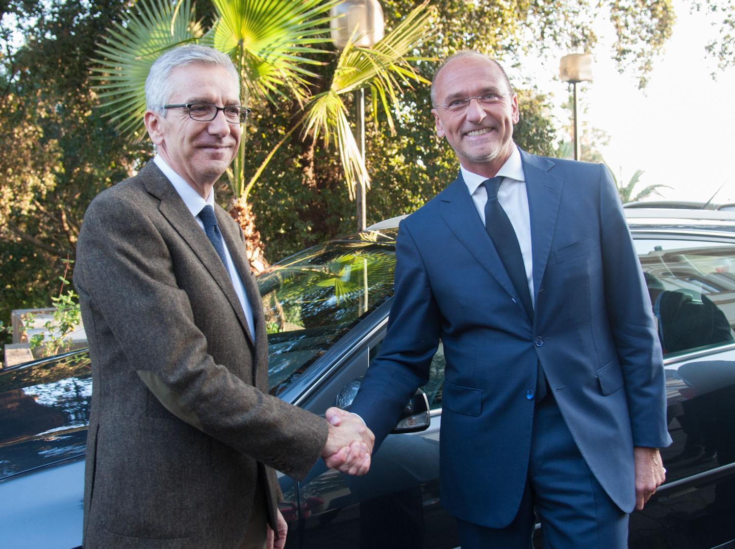 Il presidente della Regione Francesco Pigliaru e il predecessore Ugo Cappellacci