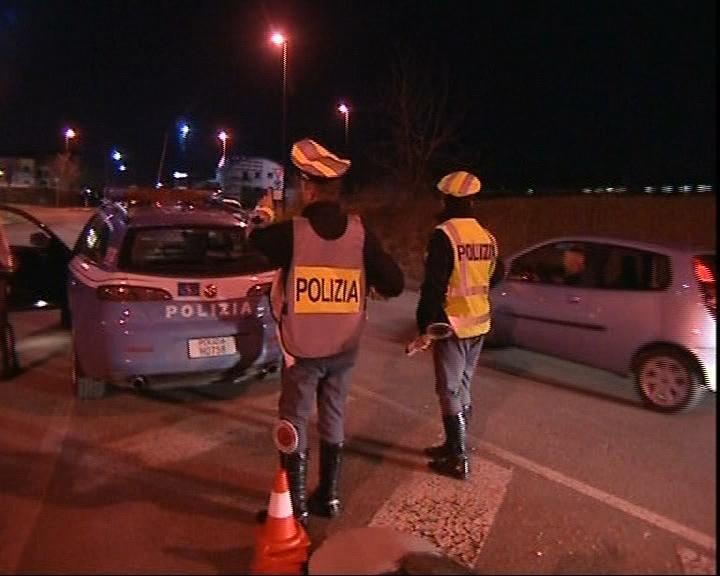 Alla guida ubriaco e a 190 all'ora sulla via Emilia, 25enne perde 64 punti 