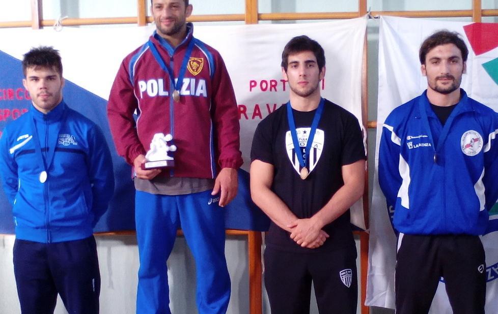 Niko Bendo sul podio tra i migliori lottatori 