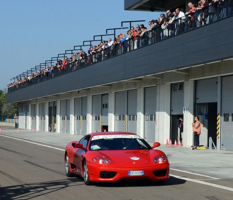 Il trofeo dei “Possessori Ferrari” 