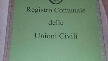 Gay, apre il 27 novembre il registro unioni civili