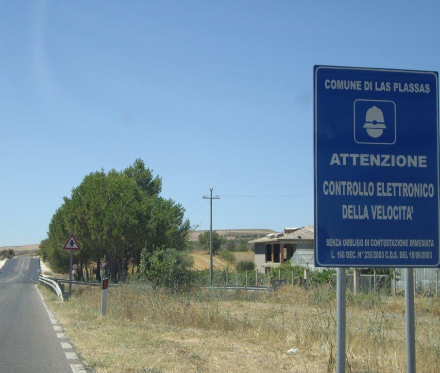 Il cartello con la segnalazione dell'autovelox