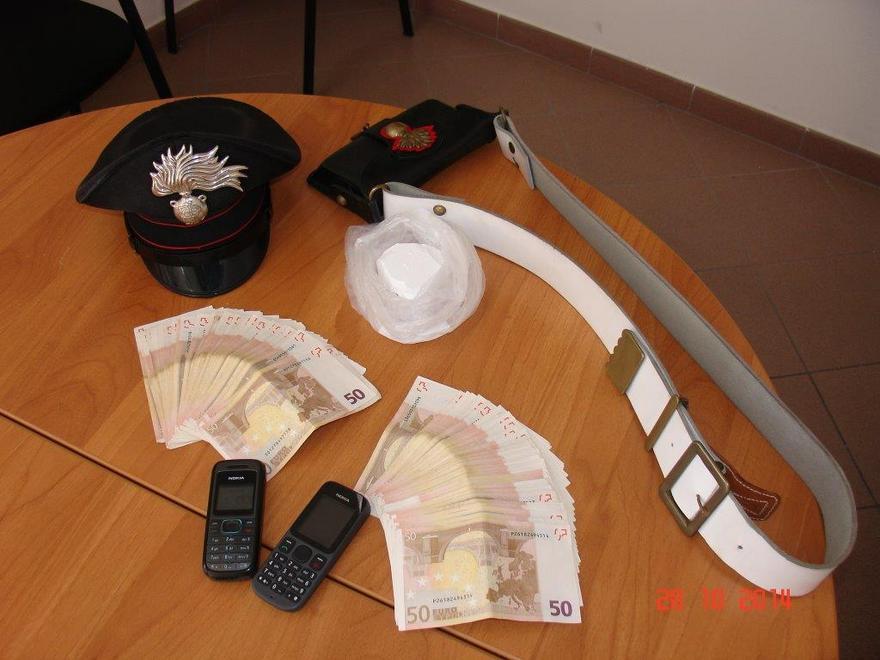 Si scambiano un etto di cocaina in pieno centro, arrestati 