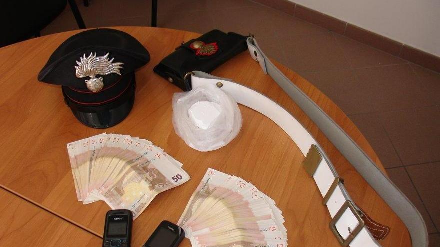 Si scambiano un etto di cocaina in pieno centro, arrestati