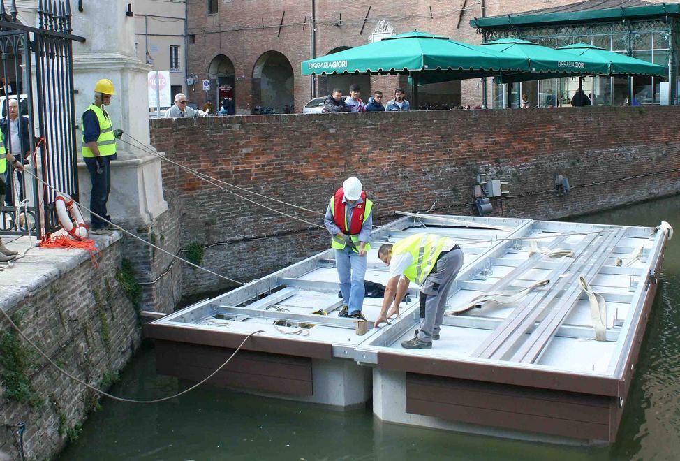 Piattaforme nel fossato del Castello per le gite in barca