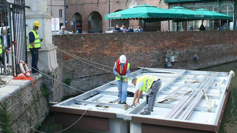 Piattaforme nel fossato del Castello per le gite in barca