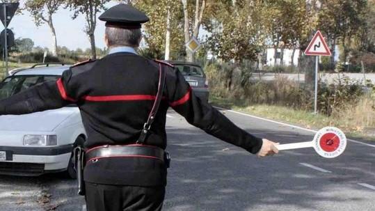 Scappa e picchia i carabinieri Era ancora alticcio alla guida