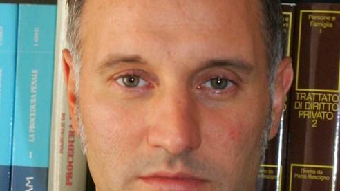«Mi puntò l’arma facendomi inginocchiare»