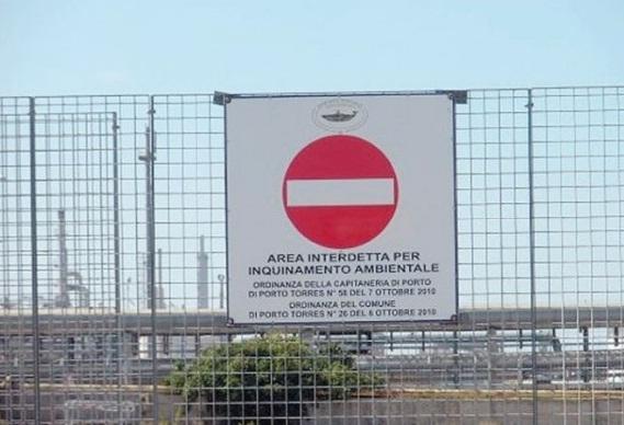 L'ordinanza della Capitaneria di Porto che vieta l'ingresso nell'area della Darsena