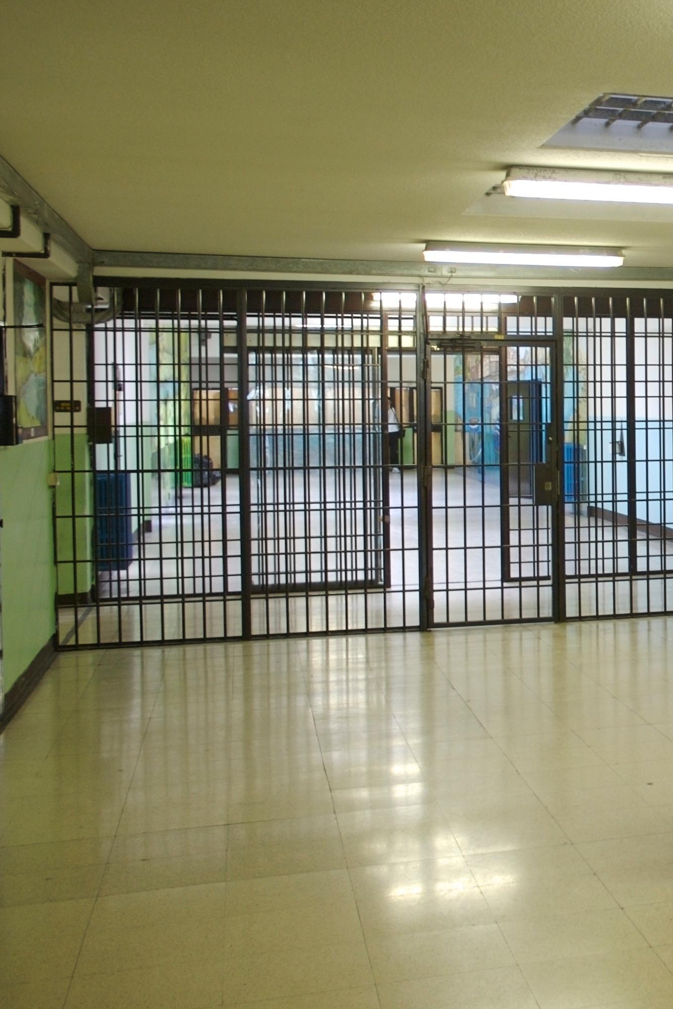 Carcere di Modena:  si cuce la bocca per protesta