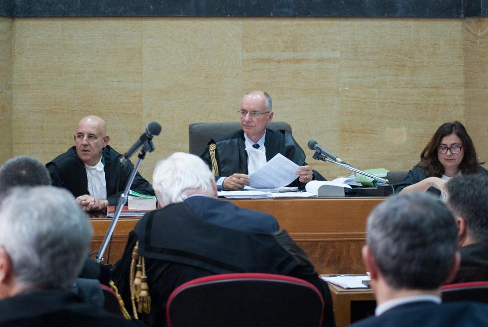 Silvestro Ladu si difende: carte di credito scambiate 
