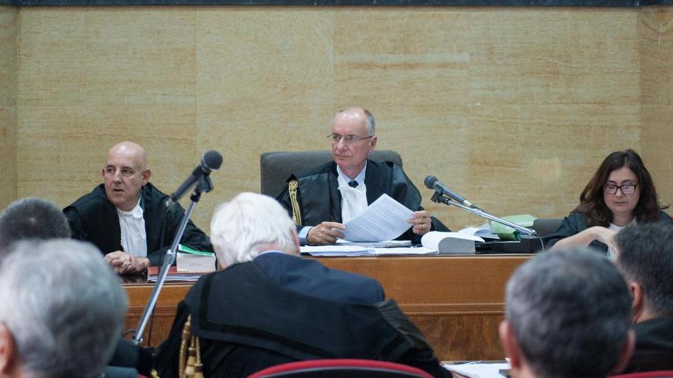 Silvestro Ladu si difende: carte di credito scambiate