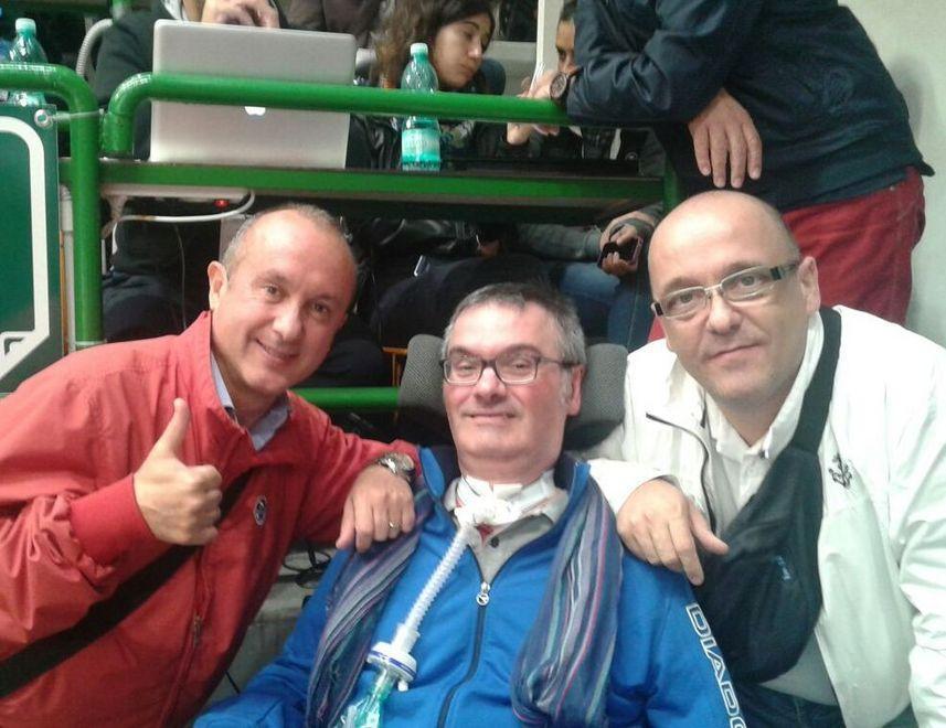 Marco Pedde fa canestro contro la Sla 